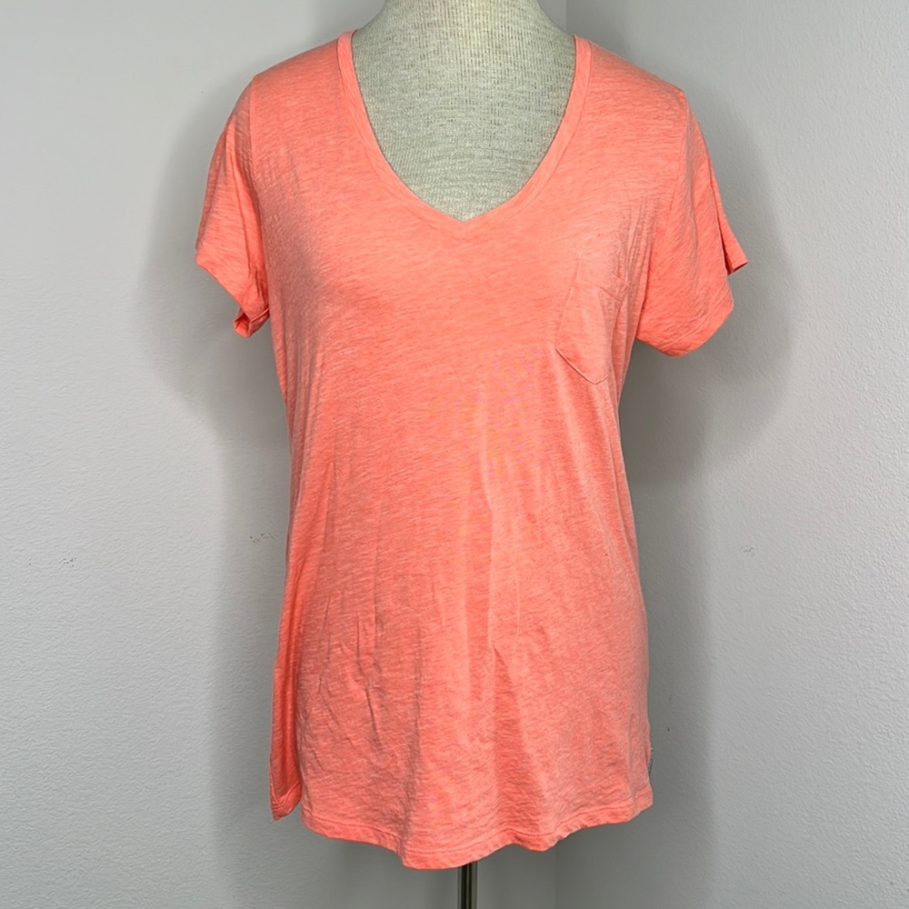 🔹 Columbia V-Neck Pocket Tee